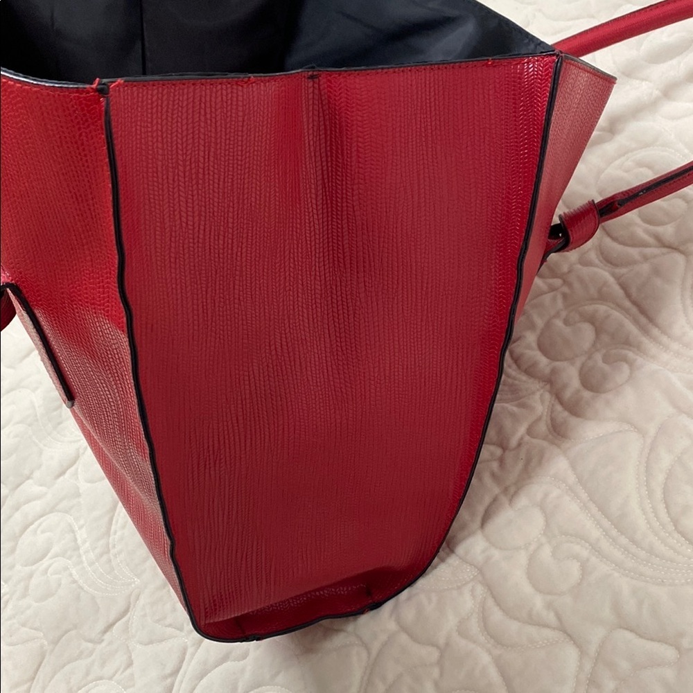 Elizabeth Arden Red Tote Handbag - Picture 7 of 11